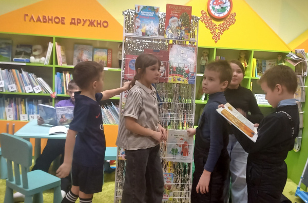 Выставка-калейдоскоп «На пороге Новый год»