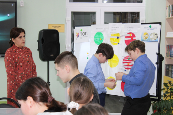 Час профилактики и безопасности «Безопасная прогулка по Интернету» в рамках республиканской Недели безопасного Рунета «Безопасный Интернет - детям Чувашии»